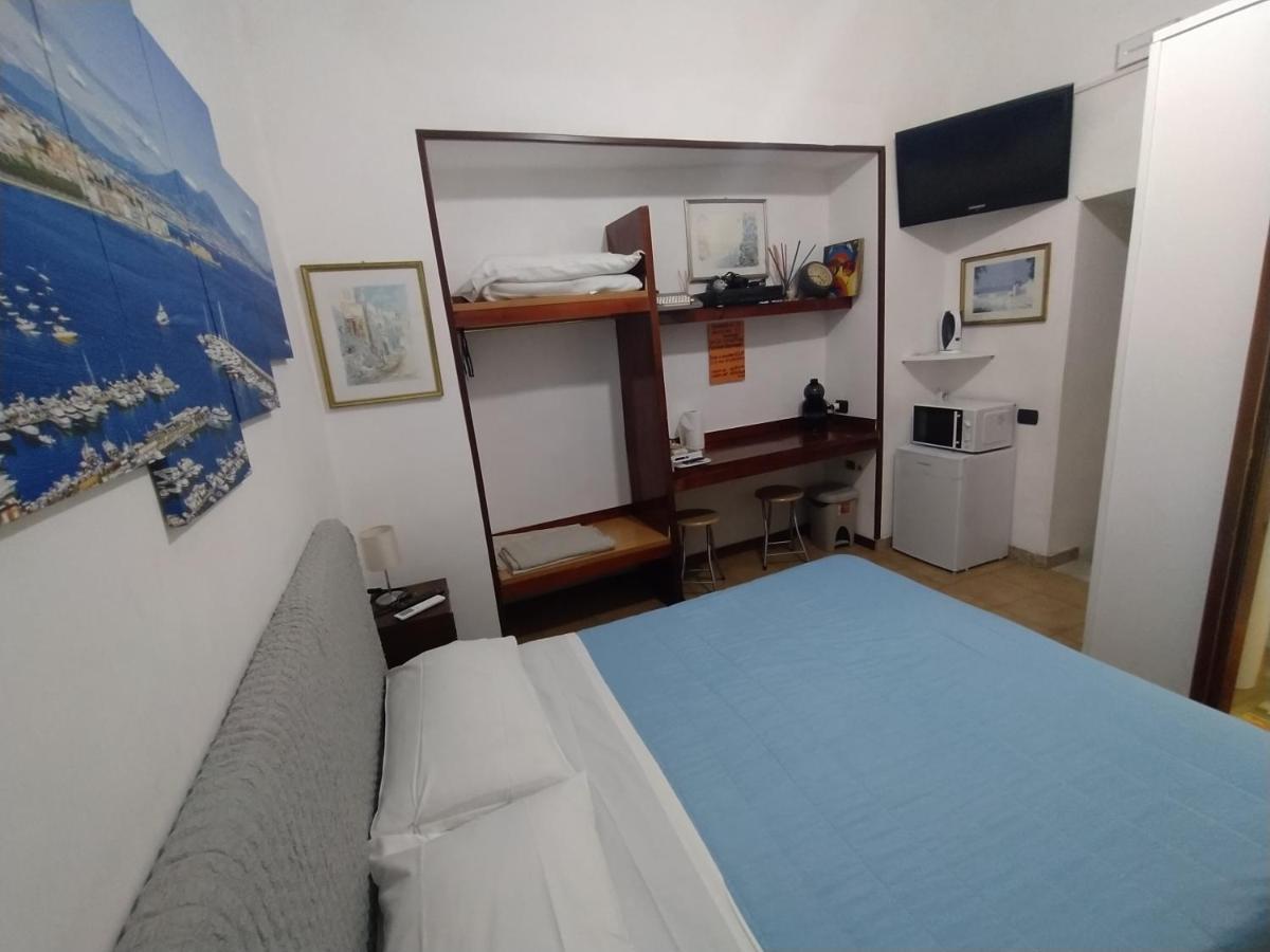 Bed and Breakfast Monolocale à Naples Extérieur photo